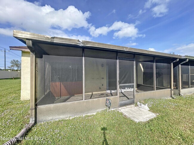 Building Photo - 11 Bogart Pl