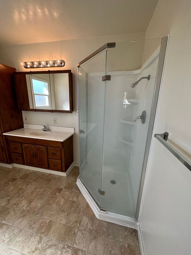 Building Photo - No Deposit