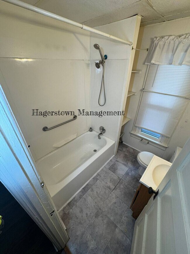 Building Photo - Duplex on Pennsylvania Ave