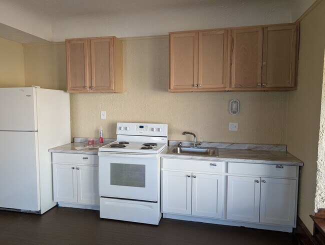 Building Photo - 4438 Pearl Rd