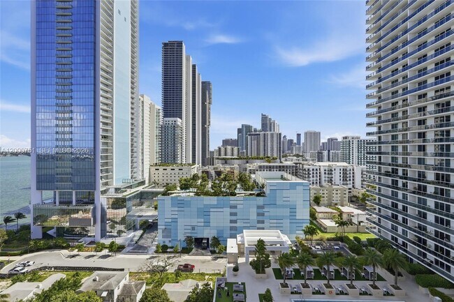 Building Photo - 601 NE 27th St