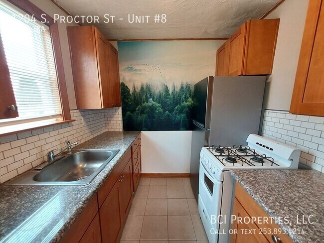 Building Photo - 1204 S Proctor St