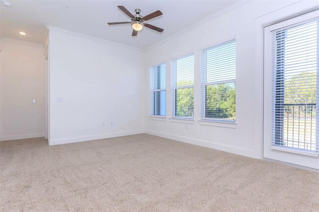 Building Photo - 3030 Greenbusch Rd