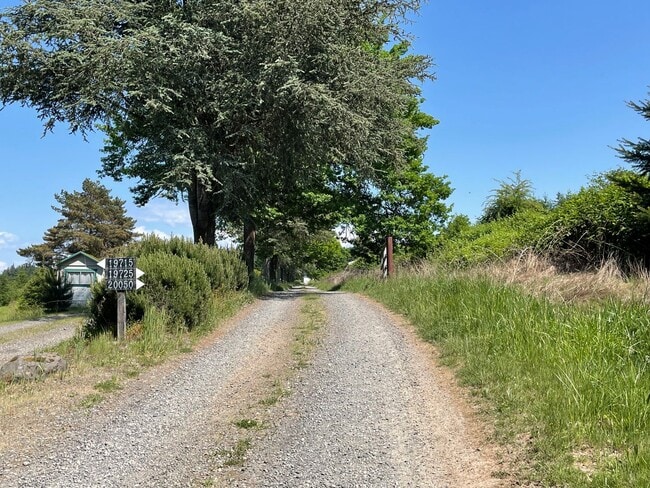 Building Photo - 27 Acres of Private Valley Remodeled Home In Damascus 3Bd/3Ba with Basement!!! Beautiful Deck wit...