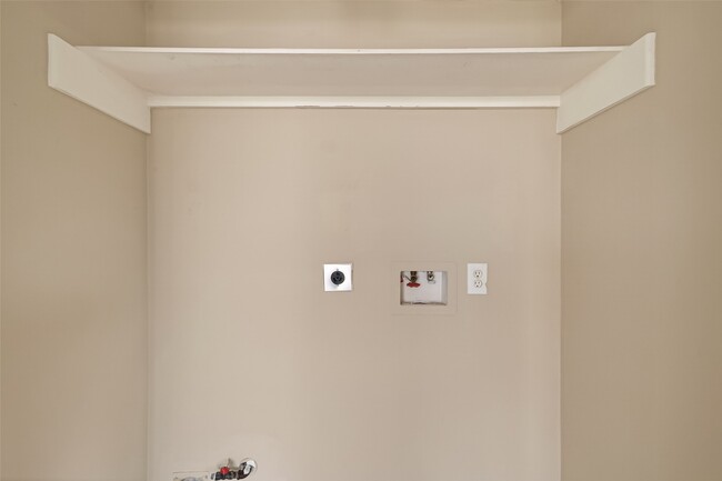 Building Photo - 8814 Sage Pl Dr