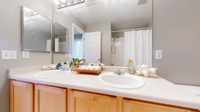 Building Photo - Beautiful 3-Bed, 2.5-Bath Home in South Fo...