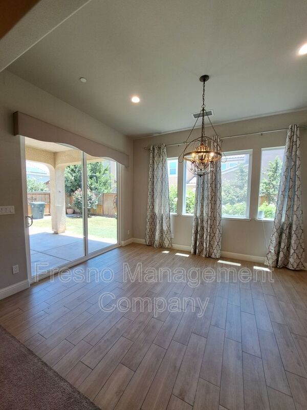 Building Photo - 4266 Sierra Madre Ave