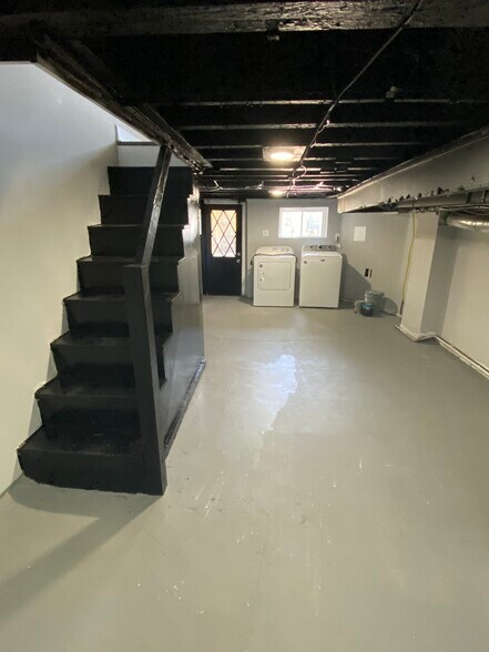 Building Photo - 334 Oldham St
