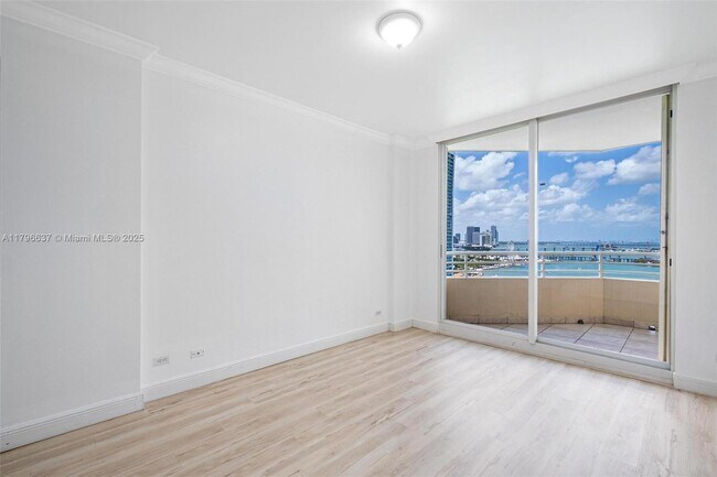 Building Photo - 888 Brickell Key Dr