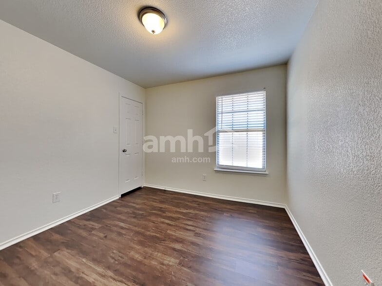 Building Photo - 14117 Cochise Dr
