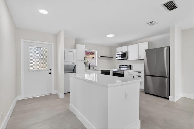 Building Photo - 846 Salem Ln