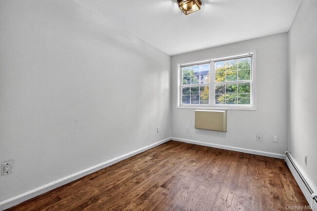 Building Photo - 596 E 164th St