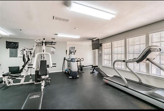 Building Photo - 1000 W Horatio St