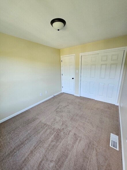 Building Photo - 666 Walnut Tree Dr