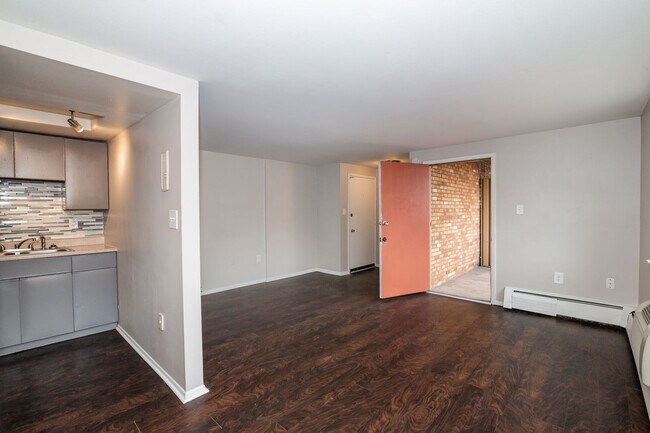 Building Photo - 809 N Dexter St