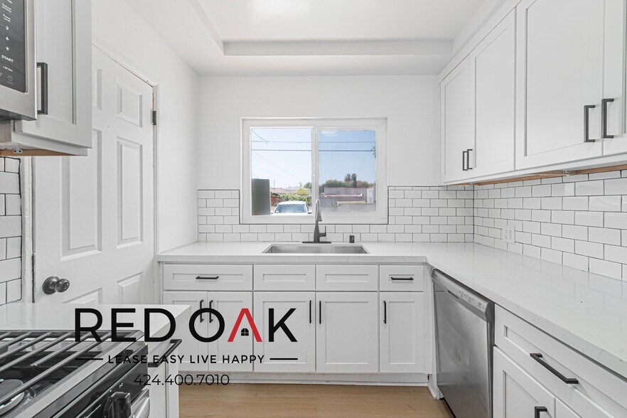 Building Photo - 1622 W 83rd St