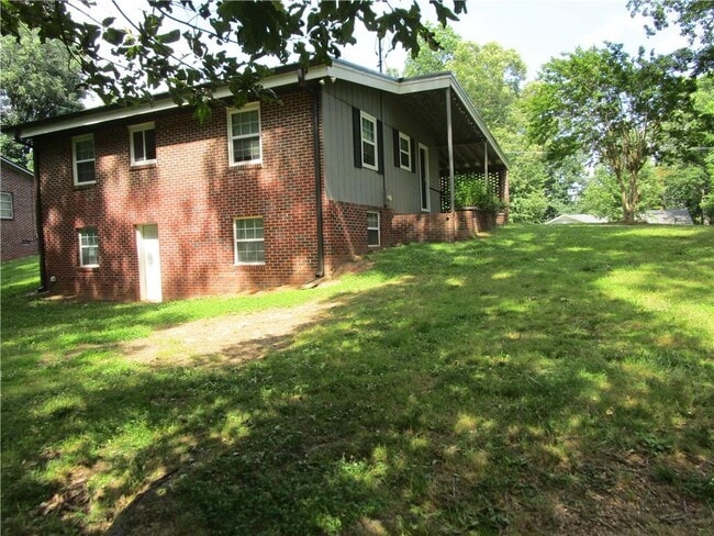 Building Photo - 3413 Lakeland Rd