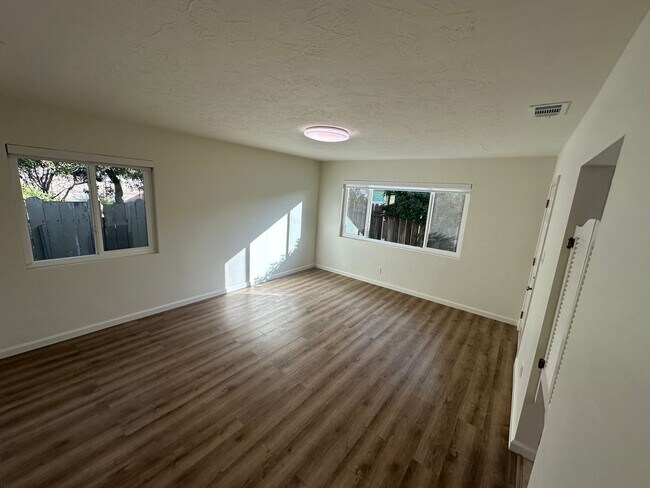 Building Photo - Beautiful 2 Bd./1 Ba. Remodeled rear home in NE Santa Maria