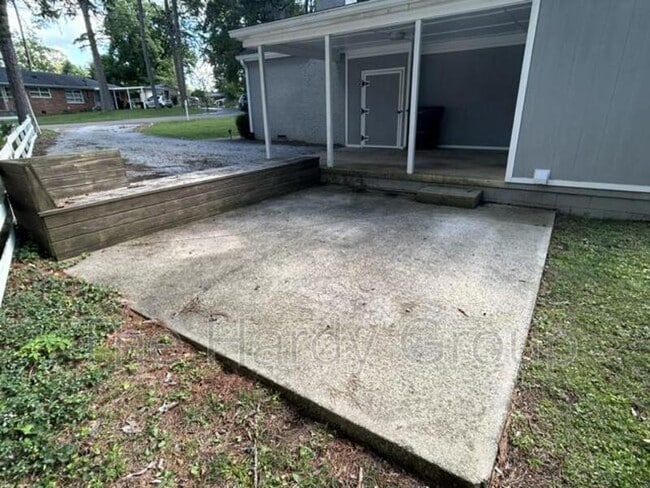 Building Photo - 934 McKellar Dr