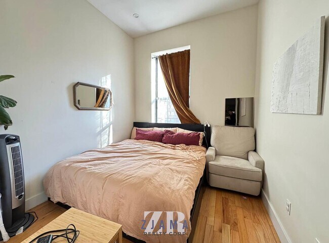 Building Photo - 338 Clifton Pl