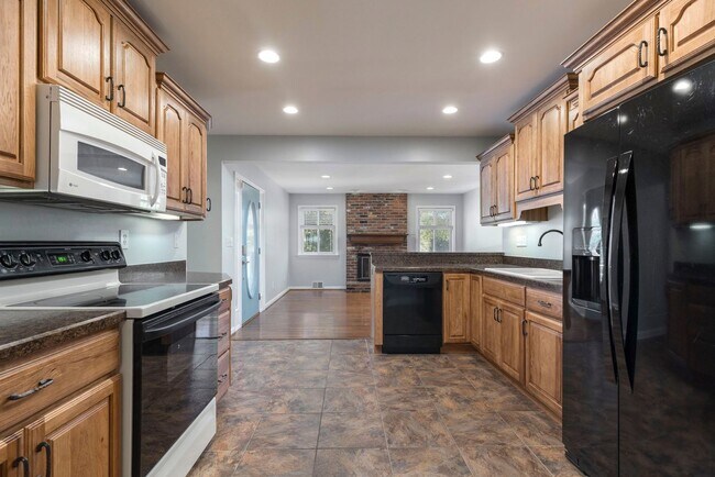Building Photo - 1211 Meadowridge Trail