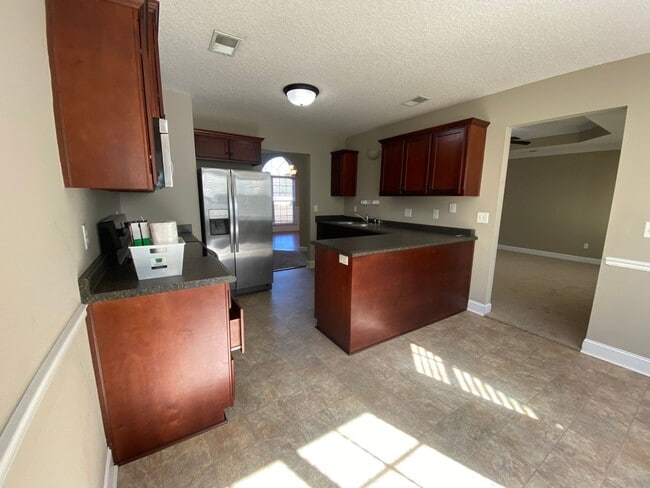 Building Photo - COMING EARLY MAY 2026! (Pet Friendly)