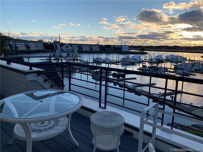 Building Photo - 131 Popes Island Rd