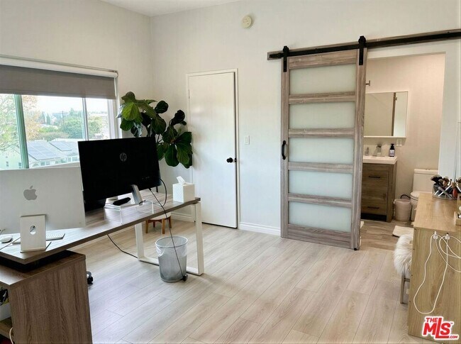 Building Photo - 5139 Balboa Blvd