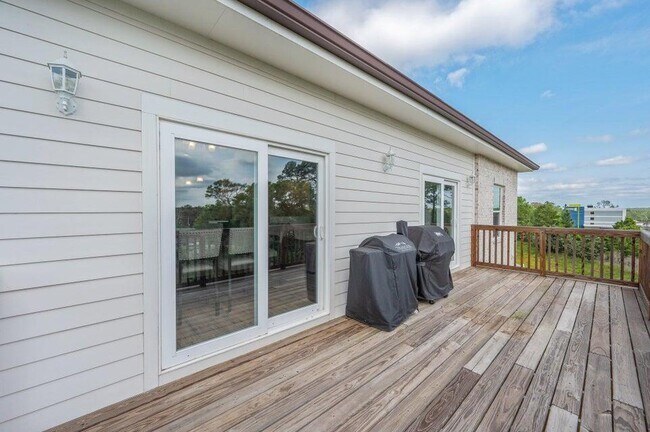 Building Photo - 508 Hideaway Ln