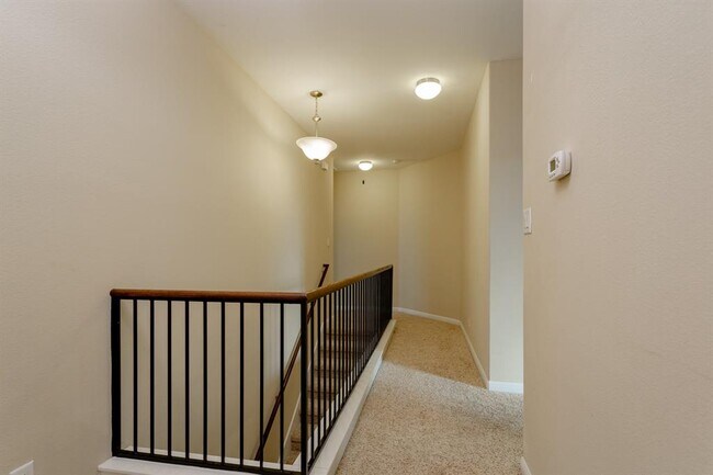 Building Photo - 13400 Briarwick Dr