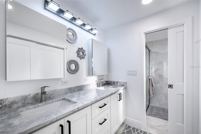 Building Photo - 149 Crescent Dr