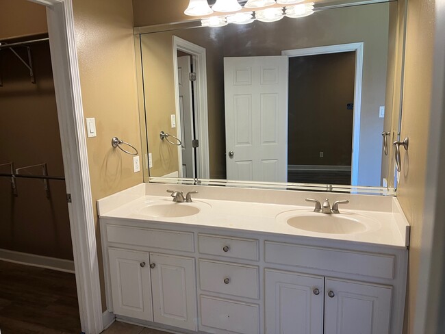 Building Photo - 14 Blueberry Ln