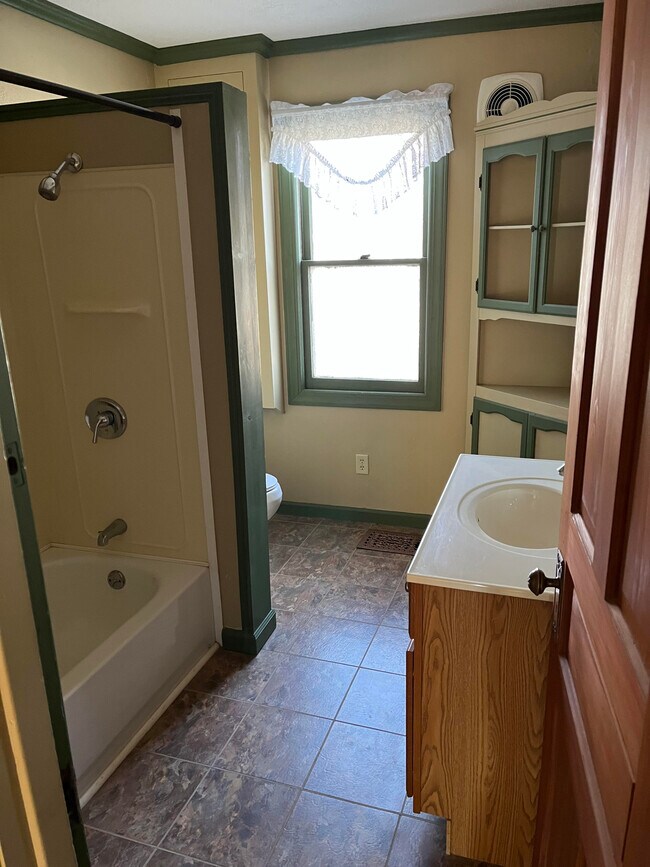 Building Photo - 311 W Jefferson St