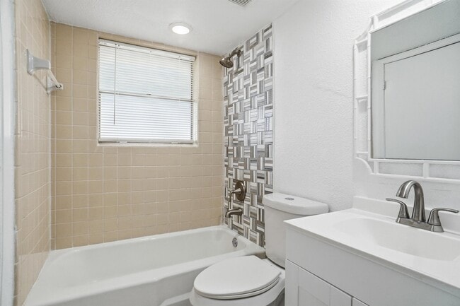 Building Photo - 3822 W Calgary Ct