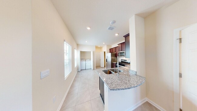 Building Photo - 3 BR/ 2.5 Bath TOWNHOME- Waterford Lakes!  ** COMING SOON **