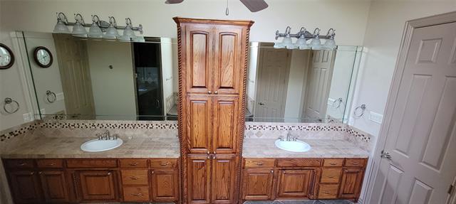 Building Photo - 856 Merion Dr