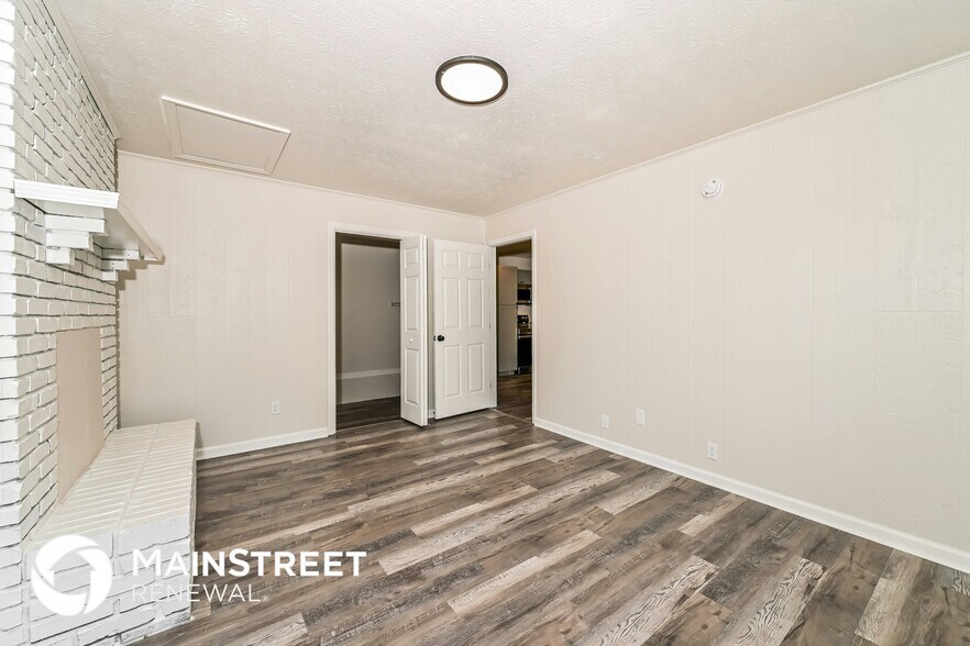 Building Photo - 6704 Bay Cir Dr