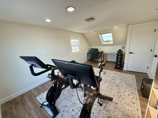 Building Photo - 256 Alley Ave