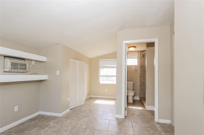 Building Photo - 1116 S 14th Ct