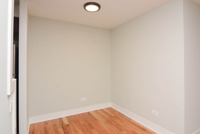 Building Photo - 701 Elm Pl