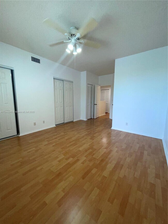 Building Photo - 207 Mallory Ct