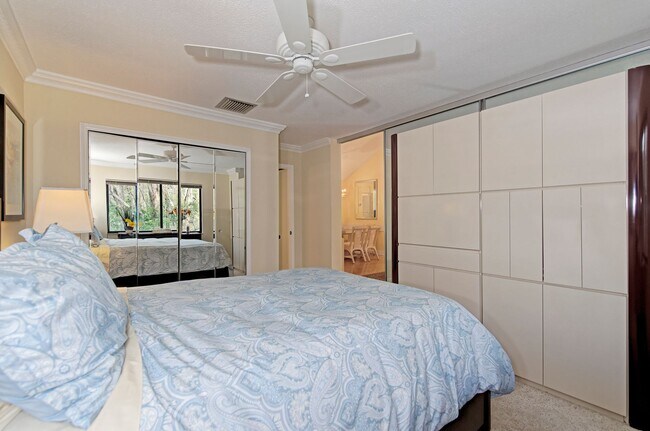 Building Photo - CHARMING PELICAN COVE CONDO!
