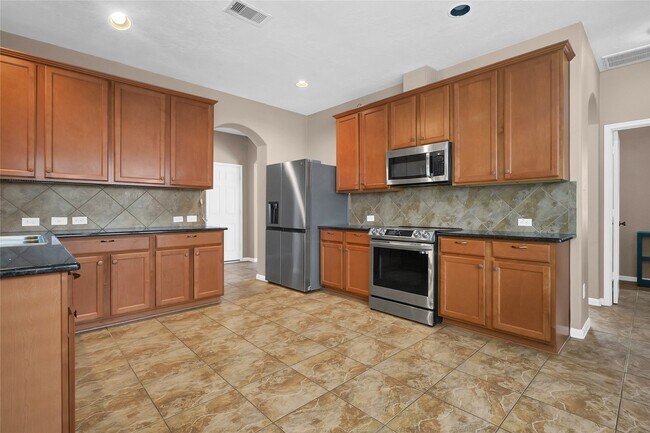 Building Photo - 25525 Oakhurst Forest Dr