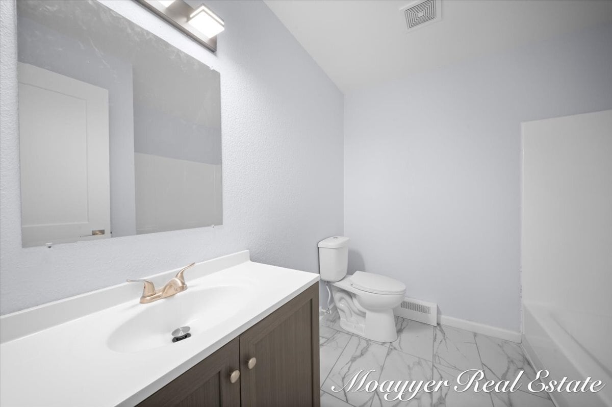 Building Photo - 1041 Abbey Ct