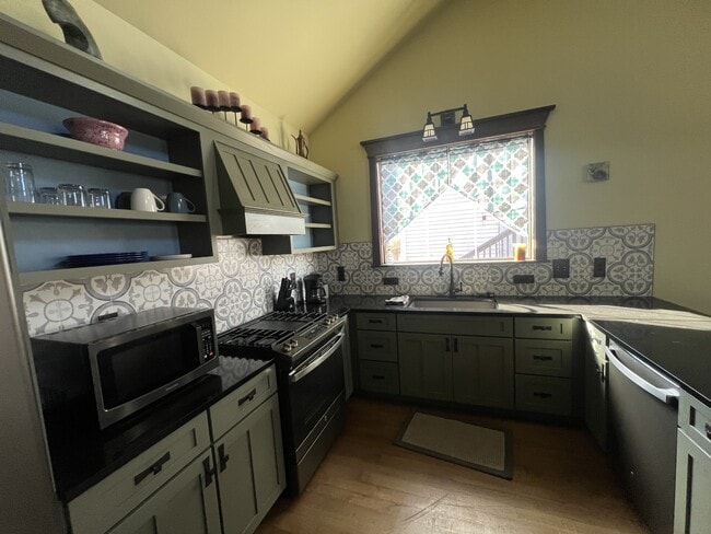 Building Photo - 730 6th St