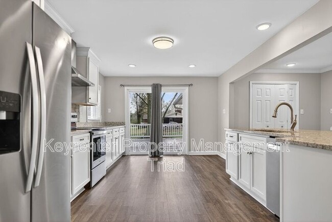 Building Photo - 8022 Linville Rd