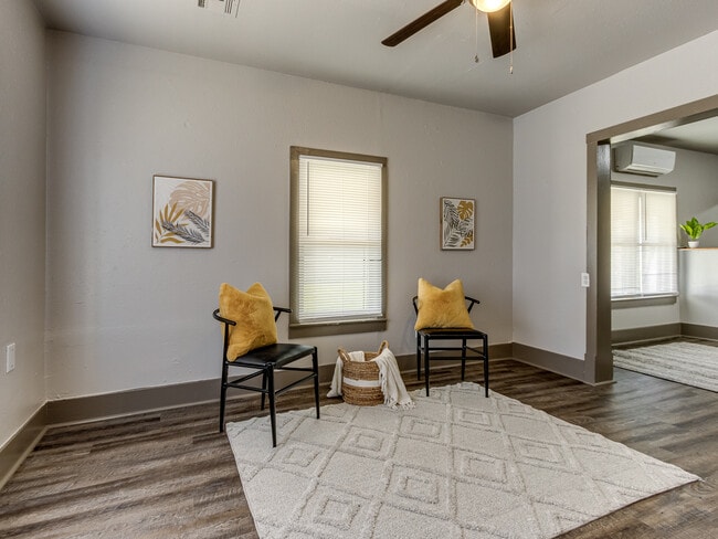 Building Photo - 145 N L Ave