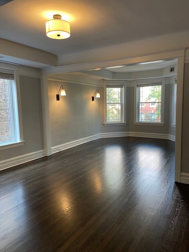 Building Photo - 5331 N Winthrop Ave