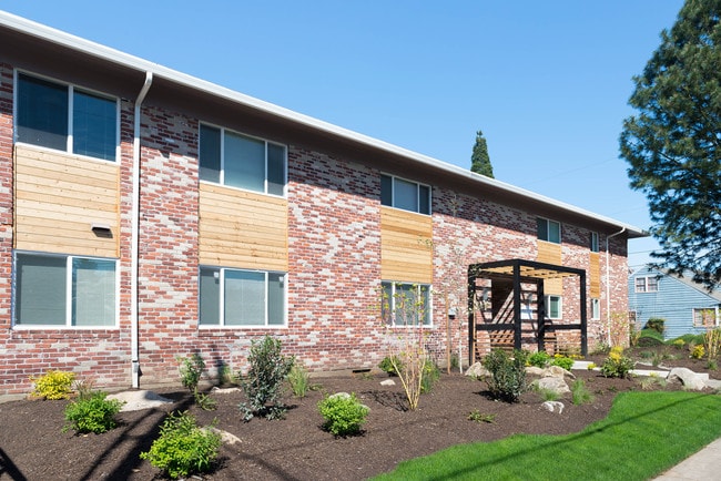 Brentwood & Pinecrest - Templeton Property Management, NFN Investments - Brentwood Apartments