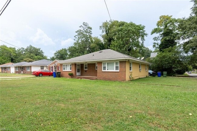 Building Photo - 344 Woodview Ave